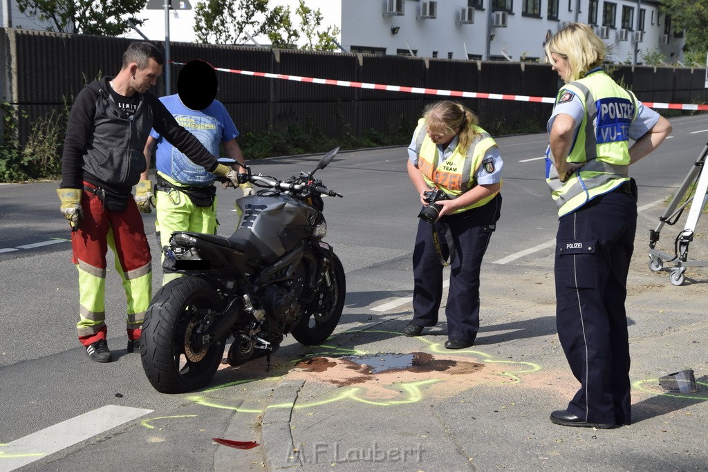 Schwerer Krad PKW Unfall Koeln Muelheim Am Springborn Cottbuserstr P152.JPG - Miklos Laubert